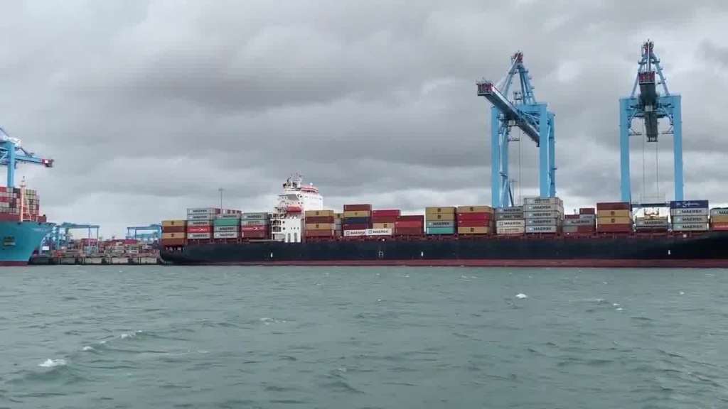 Size does matter, evolution of containerships…